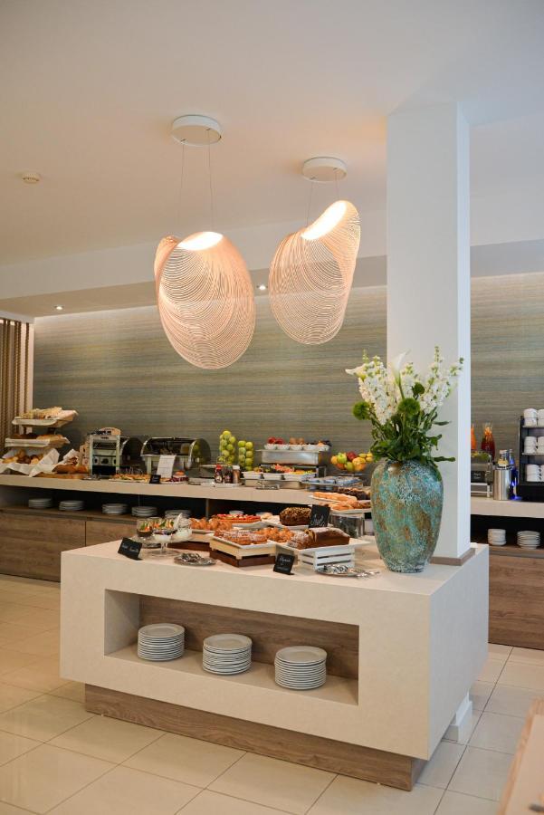 Hotel Renania Bibione Bagian luar foto